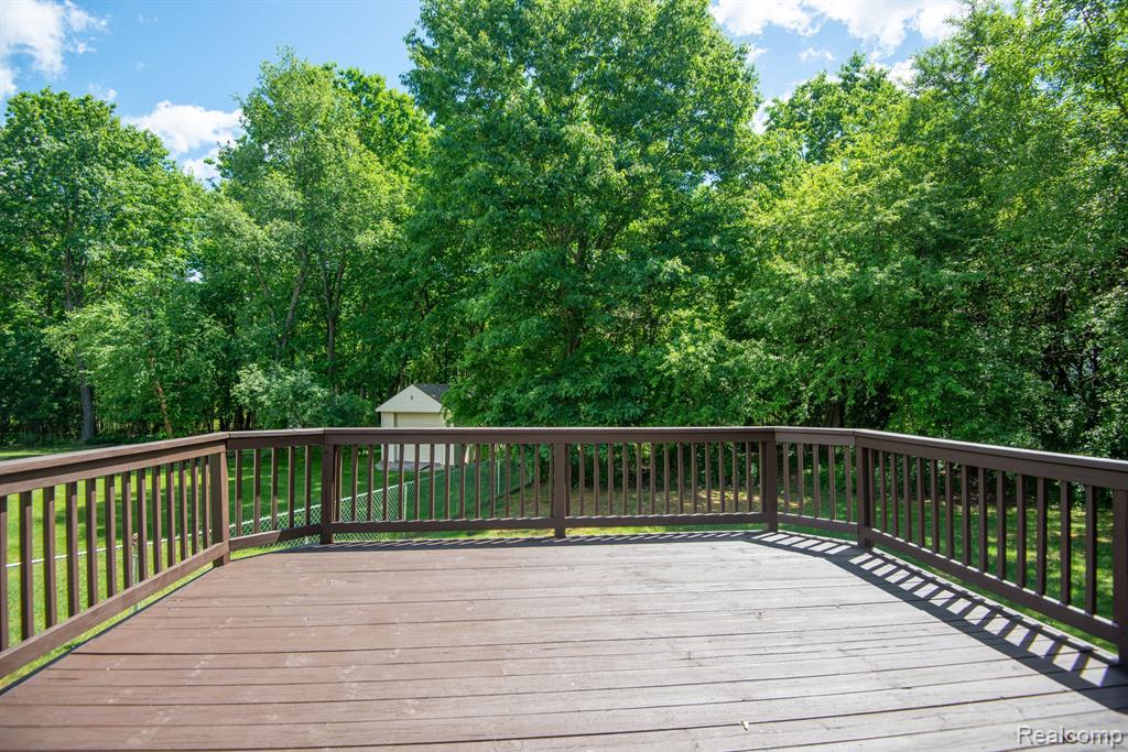 526 COVE VIEW Drive, Waterford, MI 48327 — Photo 10
