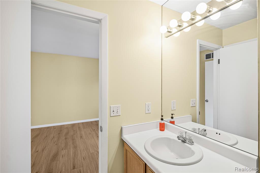 6068 Hearthside Place, Grand Blanc, MI 48439 — Photo 42