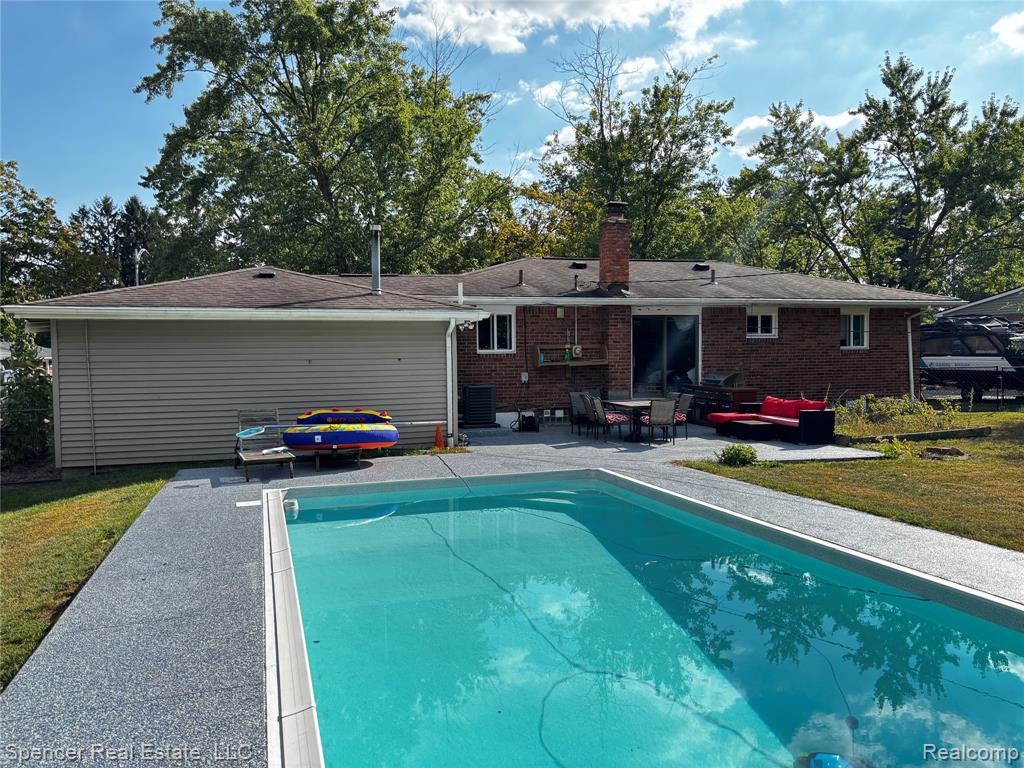5726 Sutherland Drive, Waterford, MI 48327 — Photo 31
