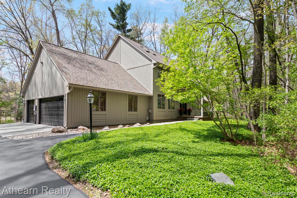 5126 Braddock Court, Brighton, MI 48114 — Photo 2