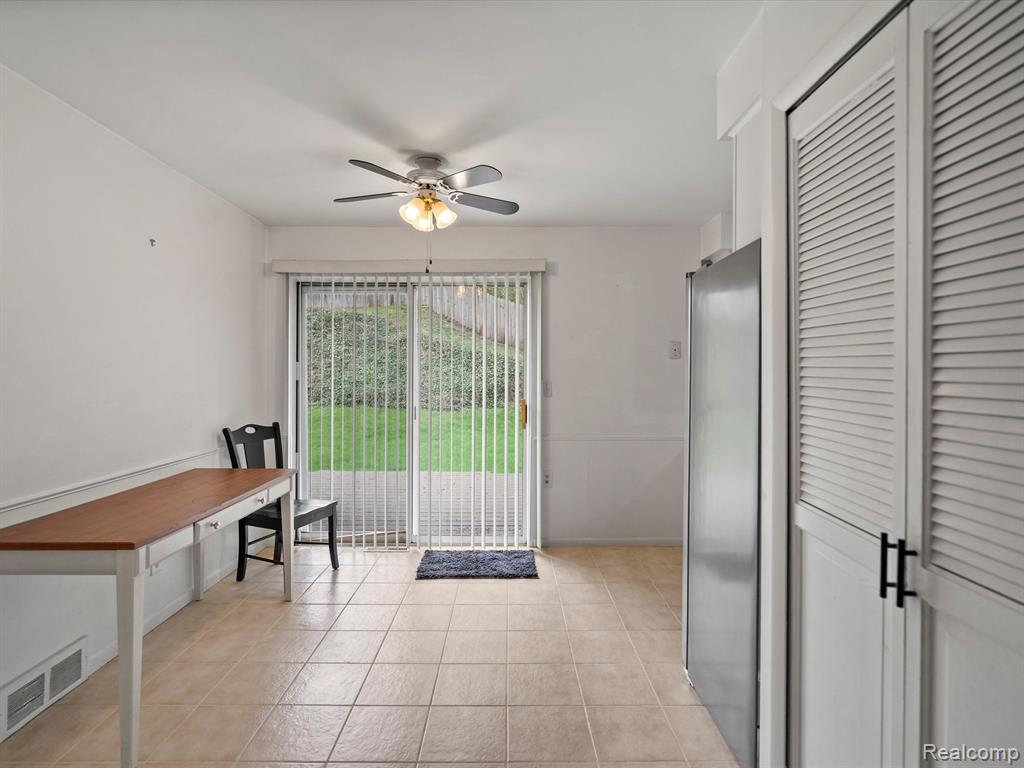 806 HARRY PAUL Drive, Lake Orion, MI 48362 — Photo 8