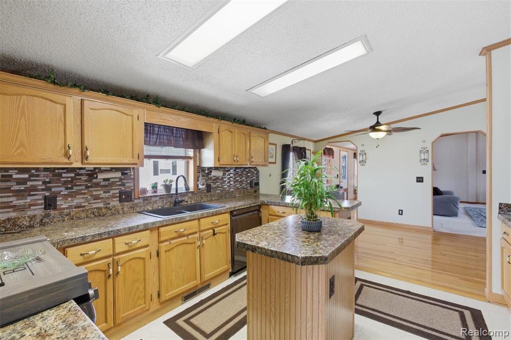 1983 Oak Street, Newport, MI 48166 — Photo 3