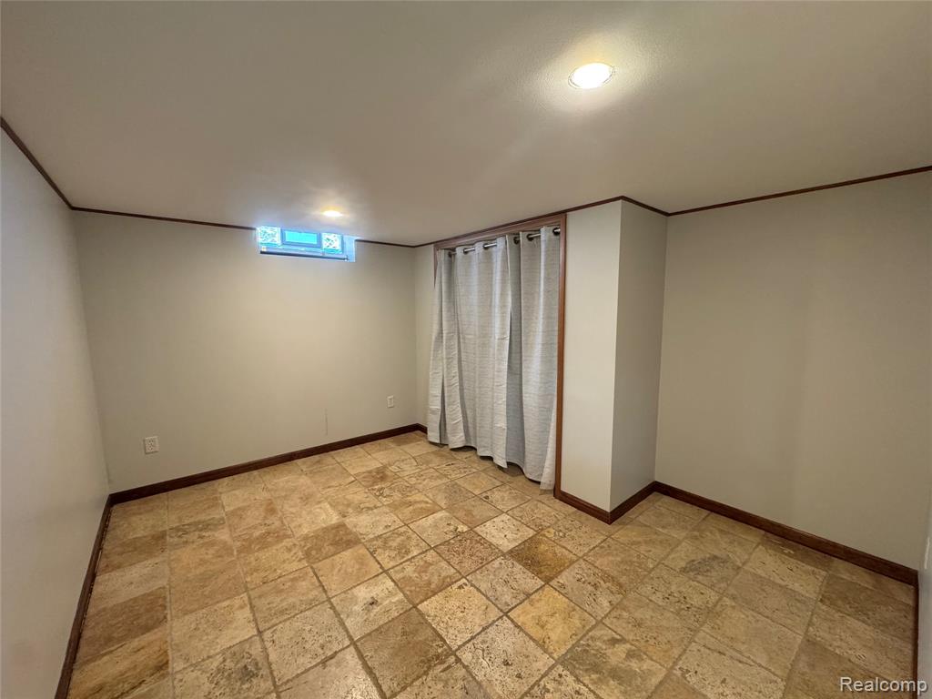 43005 FREEPORT Drive, Sterling Heights, MI 48313 — Photo 17
