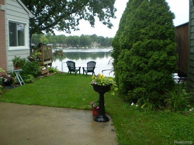 2913 LANSDOWNE Road, Waterford, MI — Photo 2