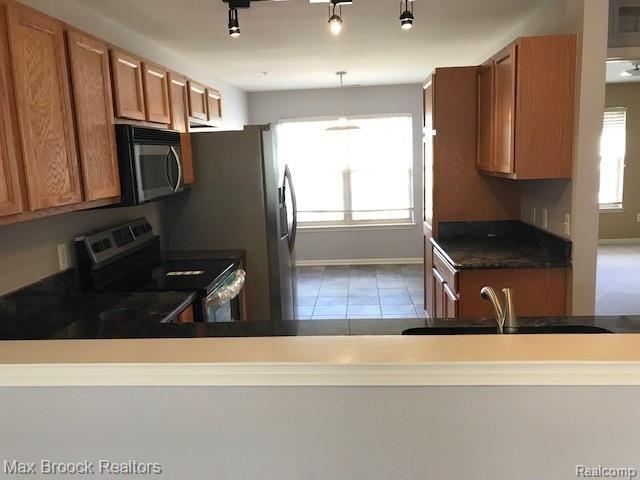 421 OLD PINE Way, Walled Lake, MI 48390 — Photo 5