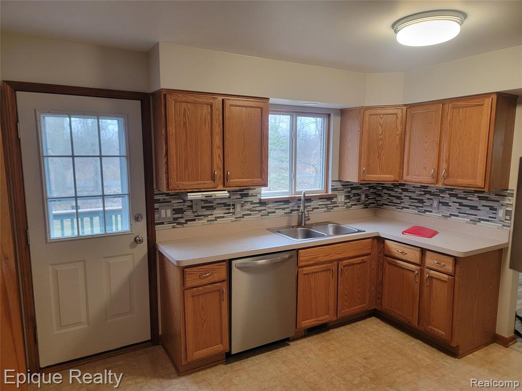 416 River Valley Drive, Marine, MI — Photo 10