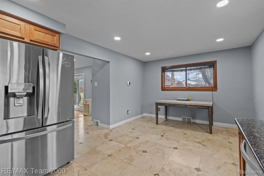 6751 N CHARLESWORTH Street, Dearborn Heights, MI 48127 — Photo 9