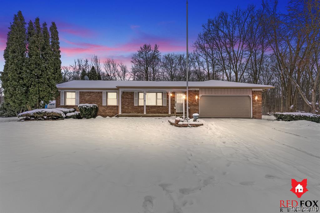 6246 KING ARTHUR Court, Swartz Creek, MI 48473 — Photo 2