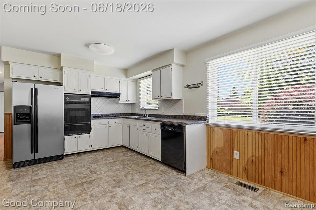 8246 Independence Drive, Sterling Heights, MI 48313 — Photo 5