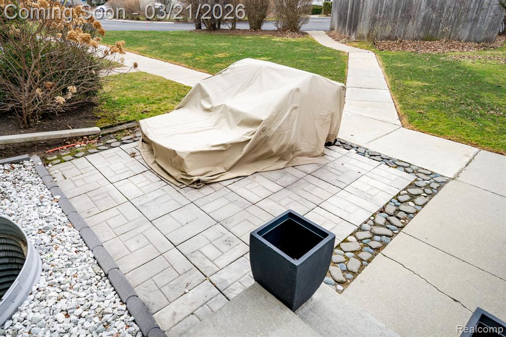 683 Graefield Court, Birmingham, MI 48009 — Photo 2