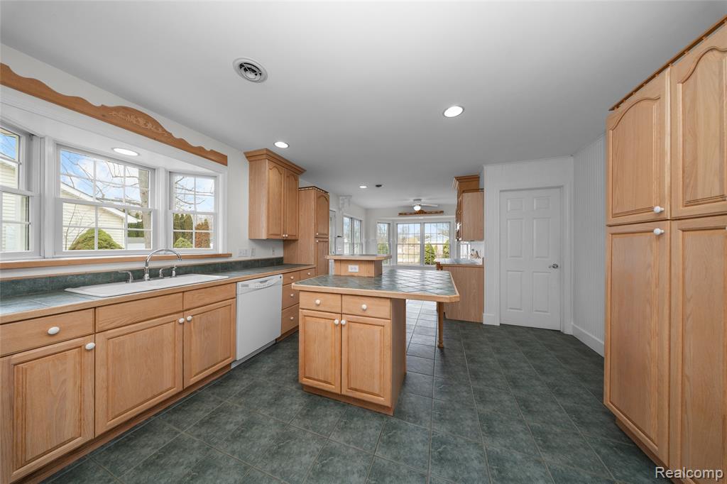 1382 Nita, Pinckney, MI 48169 — Photo 23