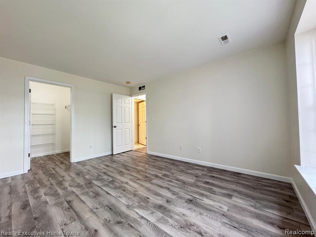 5685 PINE AIRES Drive, Sterling Heights, MI 48314 — Photo 15