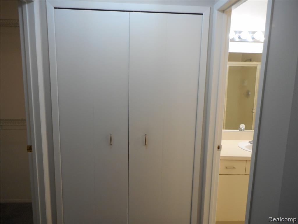 37066 Kirkshire Court, Farmington, MI 48331 — Photo 10