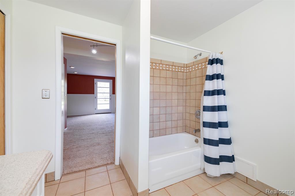 868 HELSTON Road, Bloomfield Hills, MI 48304 — Photo 31