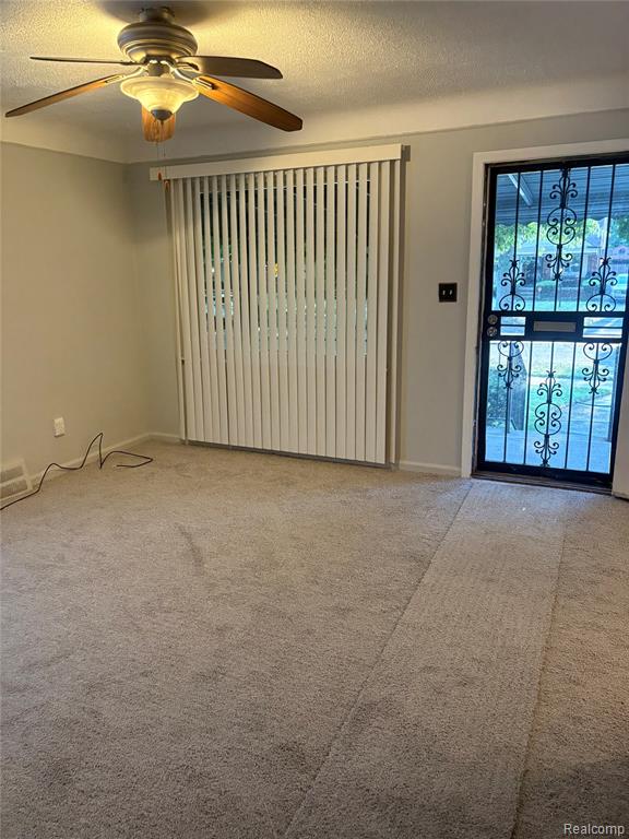 19470 Grandville Avenue - Photo 3