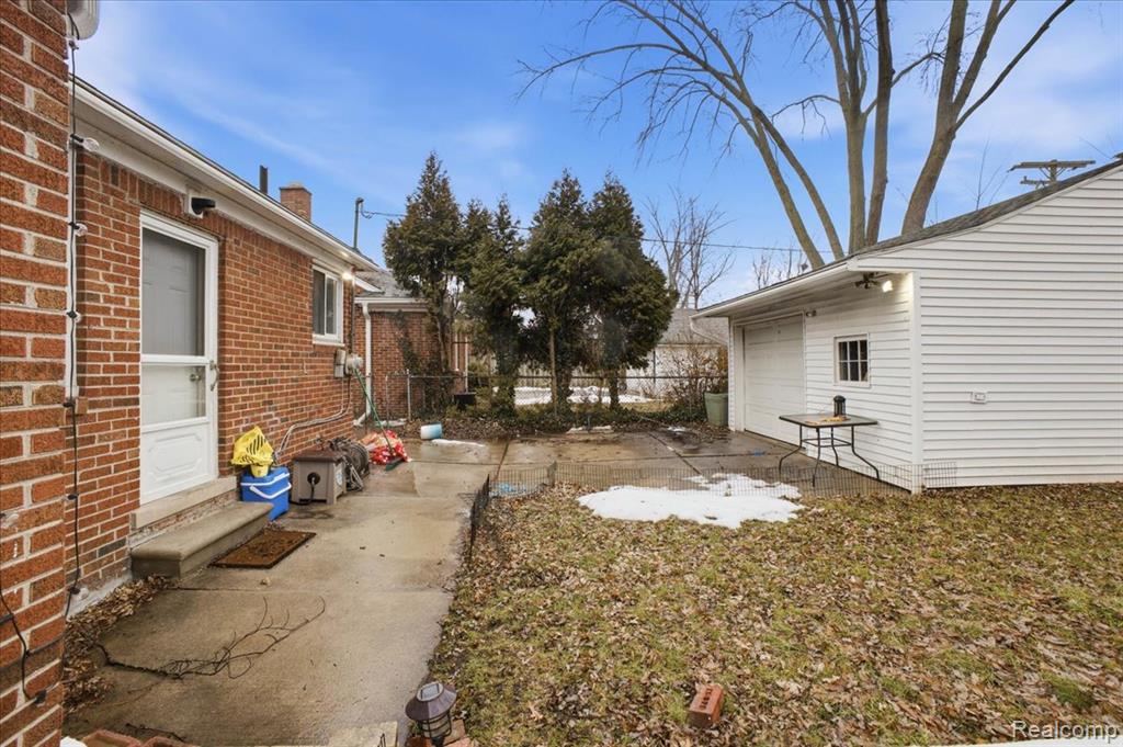 21440 Prestwick Avenue, Harper Woods, MI 48225 — Photo 36