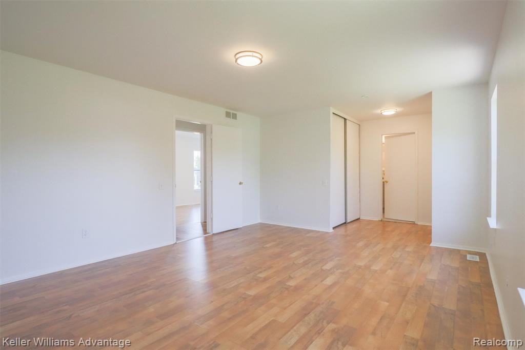 5262 Kingsfield Drive, West Bloomfield, MI — Photo 16