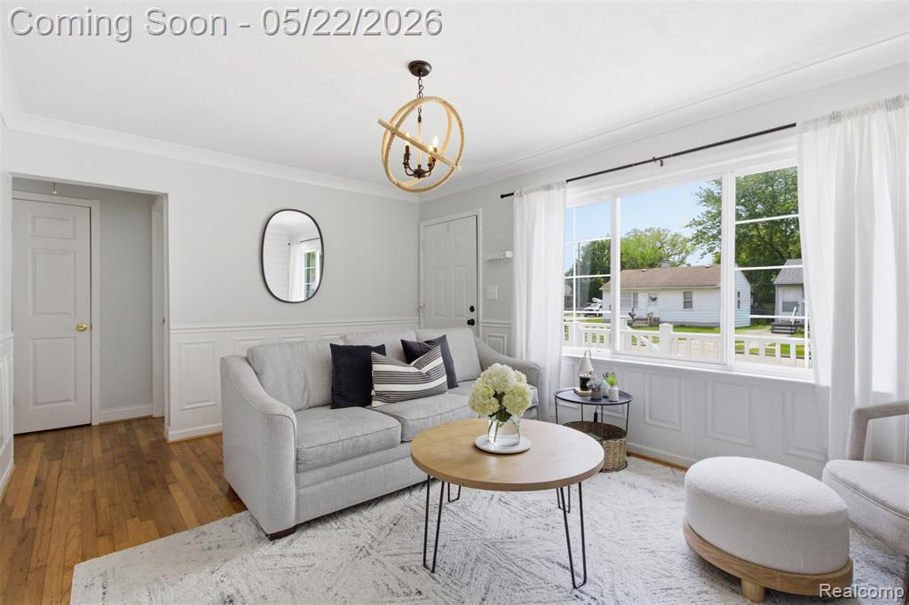 645 E Barrett Avenue E, Madison Heights, MI 48071 — Photo 3