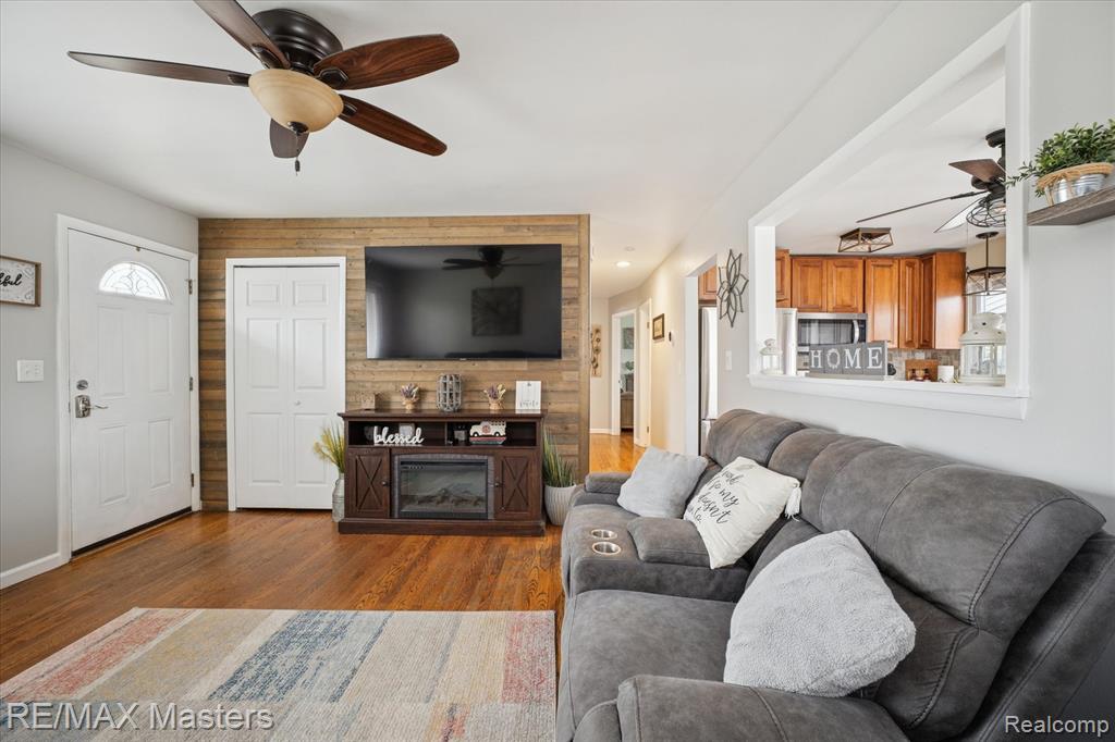 31630 Lynne Drive, Rockwood, MI — Photo 4
