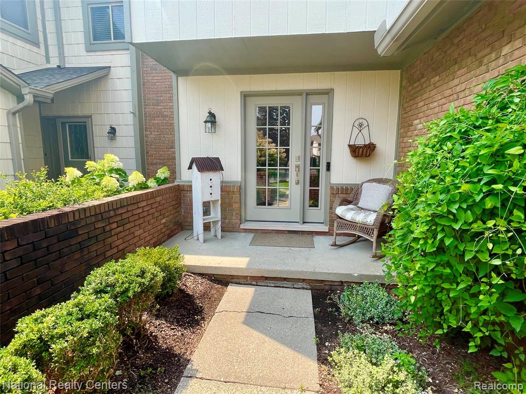 48104 COLONY FARM CIR, Plymouth, MI 48170 — Photo 5