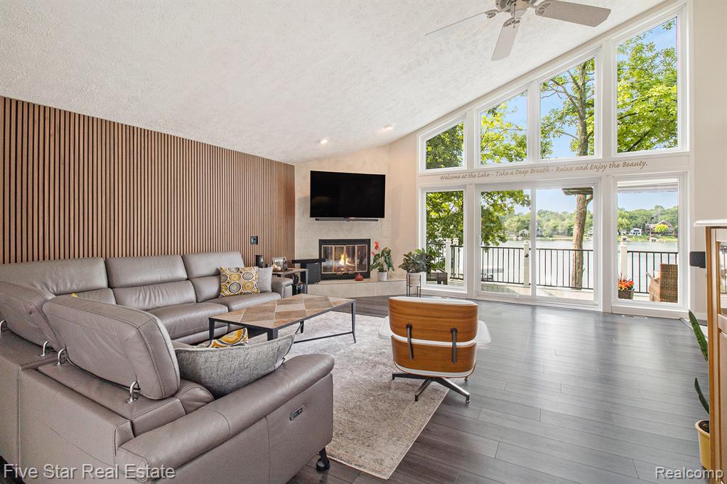 7025 Dandison Boulevard, West Bloomfield, MI 48324 — Photo 11