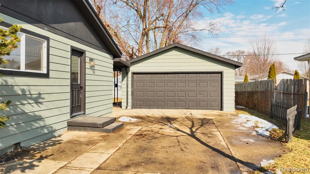 904 Oakview Drive, Saginaw, MI 48604 — Photo 4