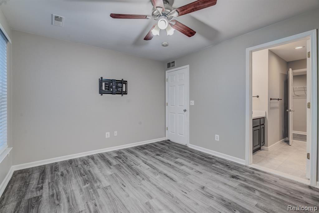 1111 FOUNTAIN VIEW Circle, South Lyon, MI 48178 — Photo 27