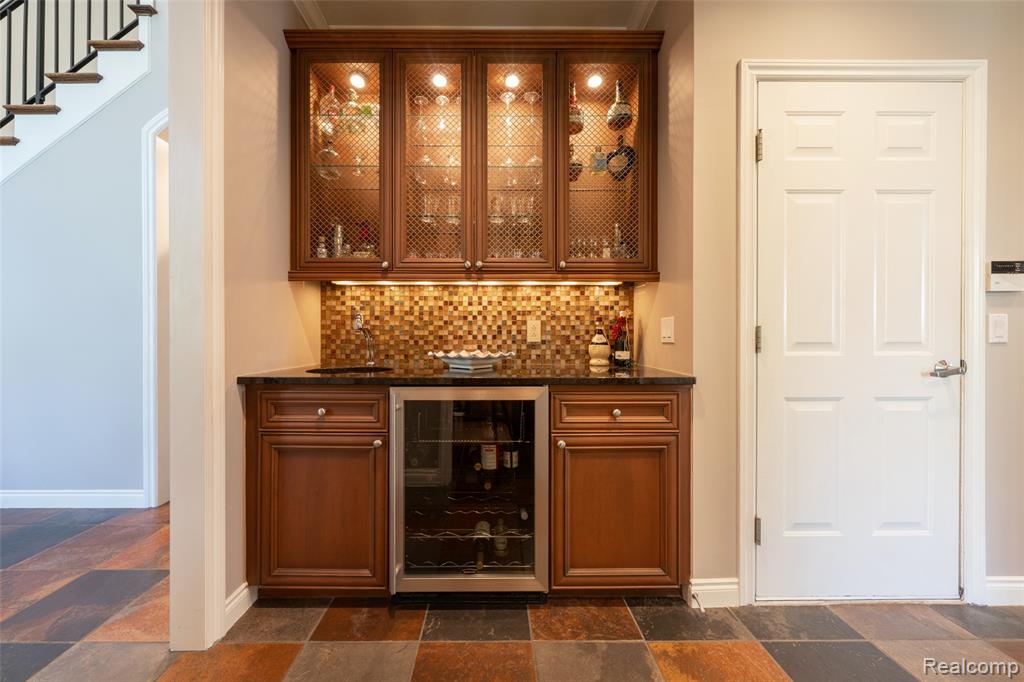 4502 Forest Edge Lane, West Bloomfield, MI 48323 — Photo 32