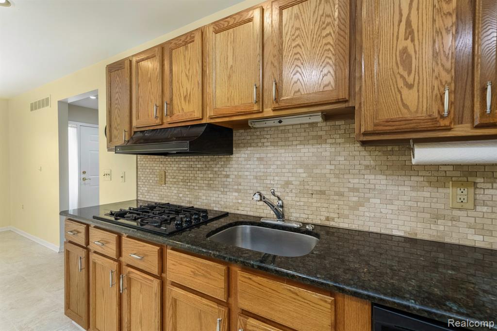 21433 Archwood Circle, Farmington Hills, MI 48336 — Photo 23