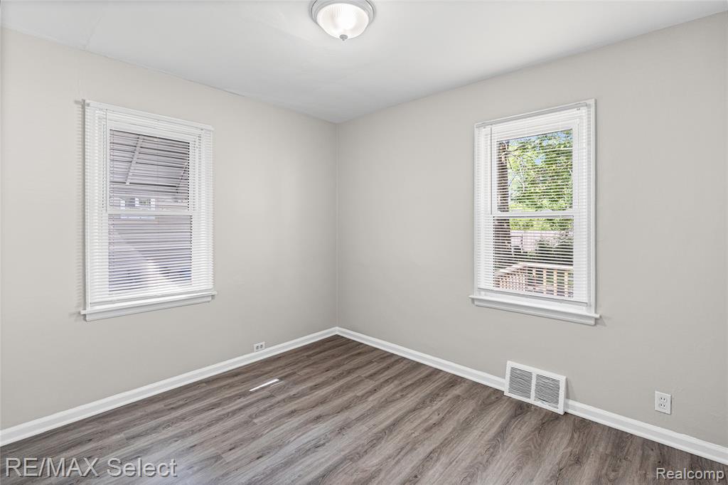 4305 Pengelly Road, Flint, MI 48507 — Photo 21