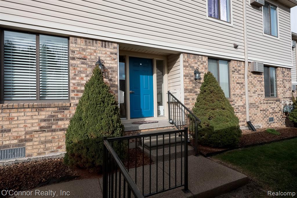 1700 River Road, 10, Marysville, MI 48040