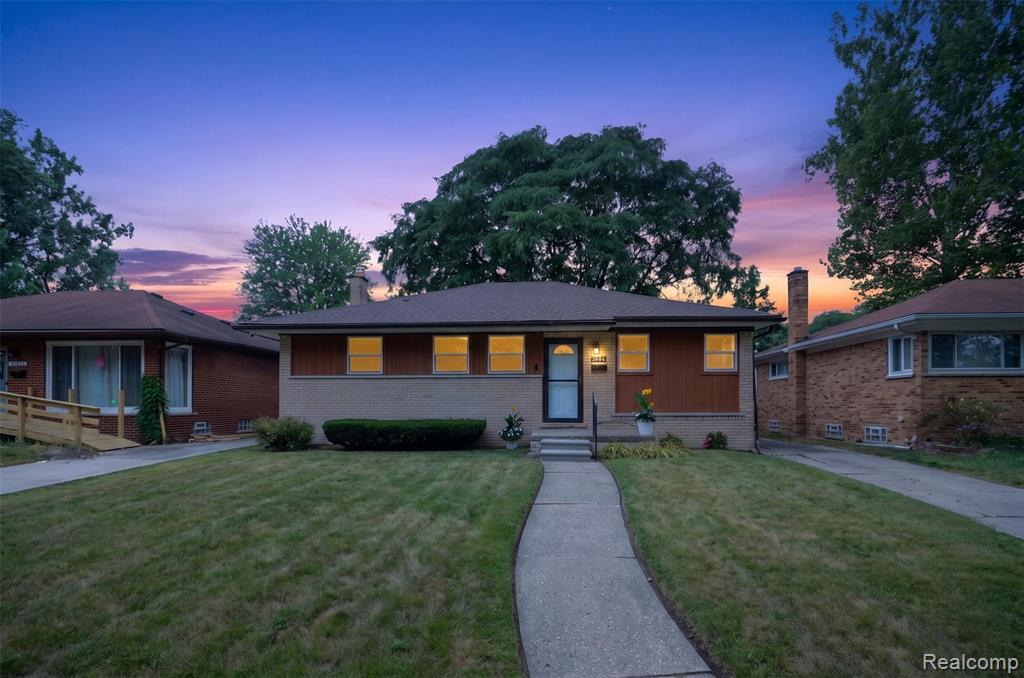 24061 Rensselaer Street, Oak Park, MI 48237
