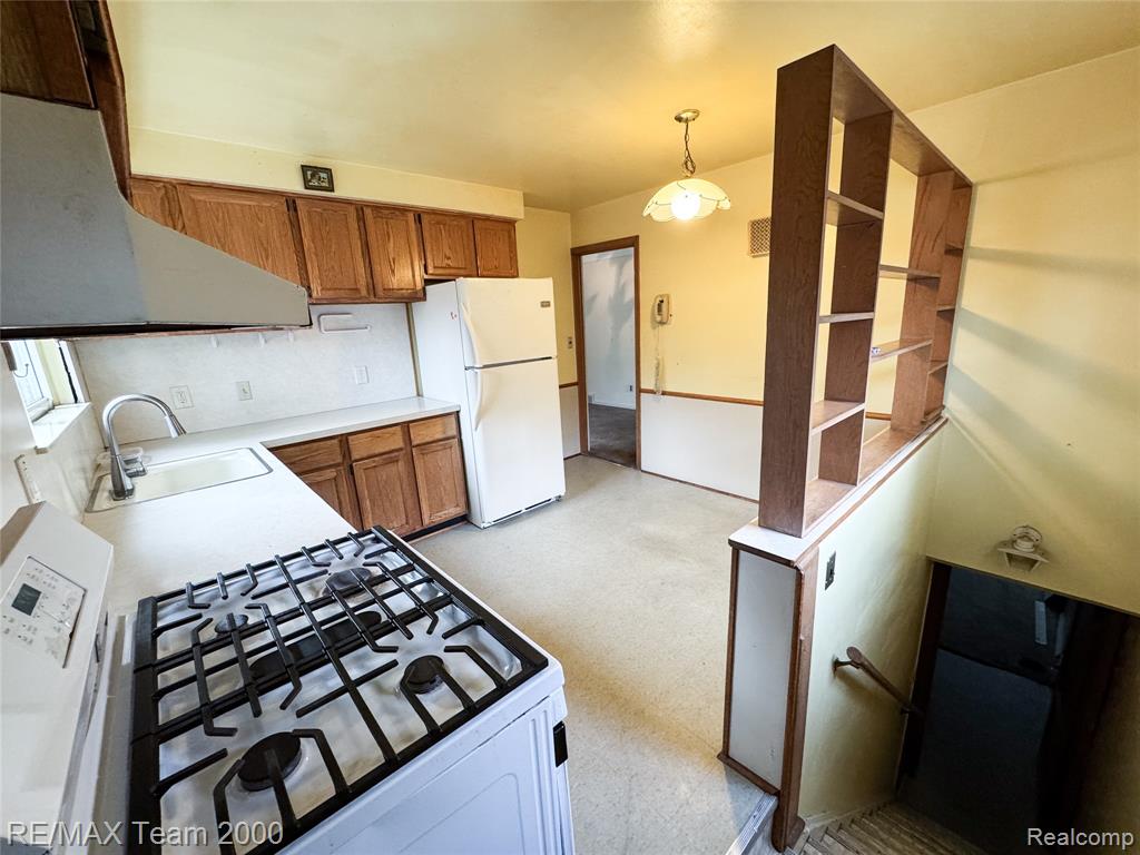 7310 PLAINFIELD Street, Dearborn Heights, MI 48127 — Photo 3