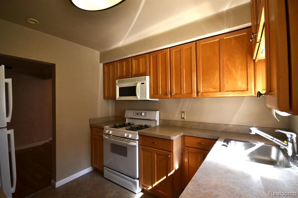 4082 ROYAL Avenue, Berkley, MI 48072 — Photo 11