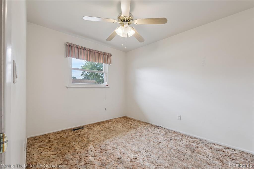 6484 Huntleigh Street, Garden City, MI — Photo 21