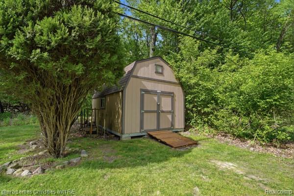 6884 Aeroview Street, West Bloomfield, MI 48324 — Photo 38