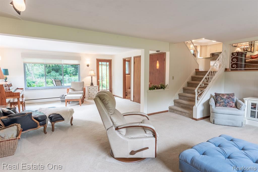 915 BRANTFORD Road, Rochester, MI 48306 — Photo 13