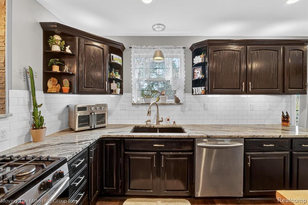 10129 Walnut Shores Drive, Fenton, MI 48430 — Photo 15