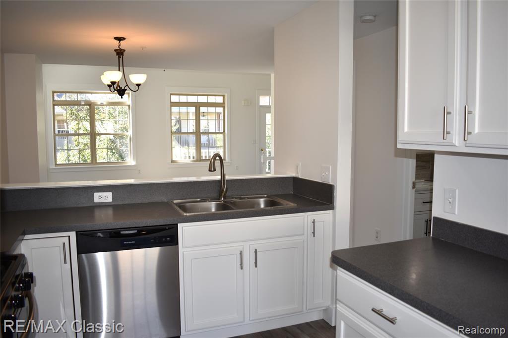417 Old Pine Way Drive, Walled Lake, MI 48390 — Photo 10