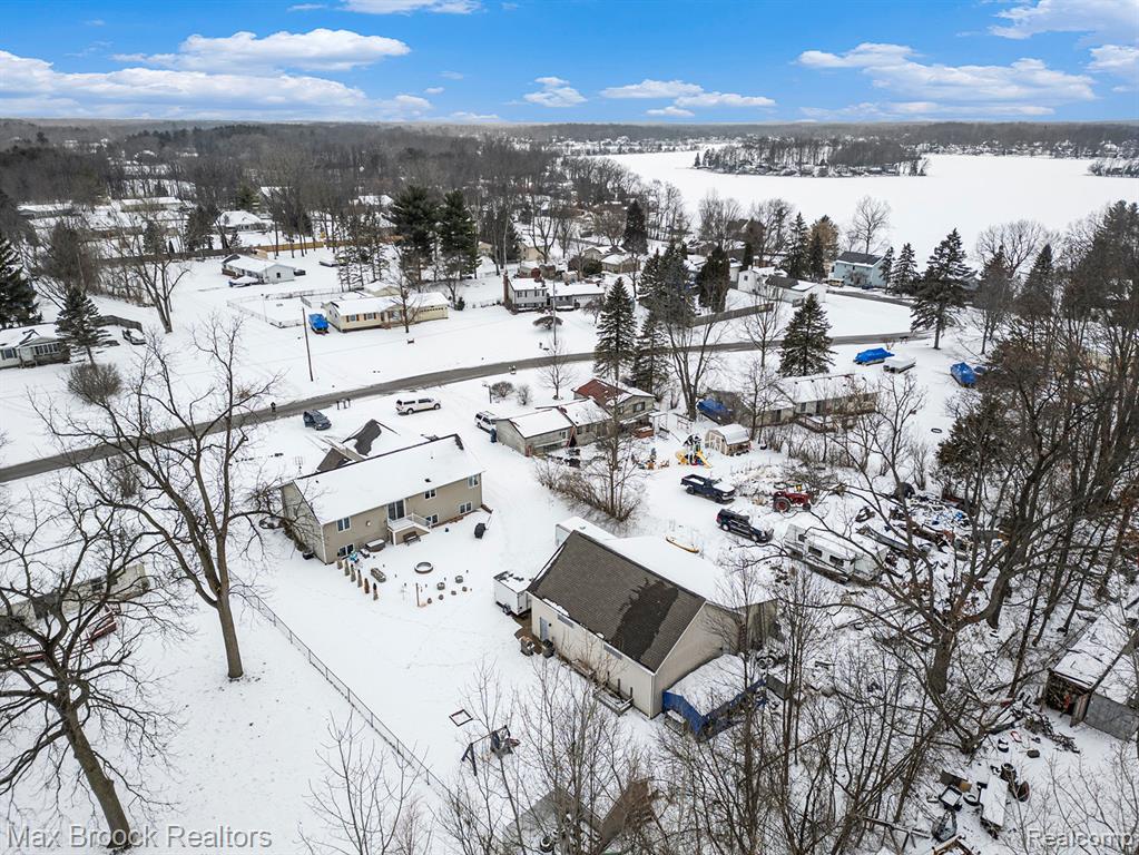 11412 Delmar Drive, Fenton, MI 48430 — Photo 43