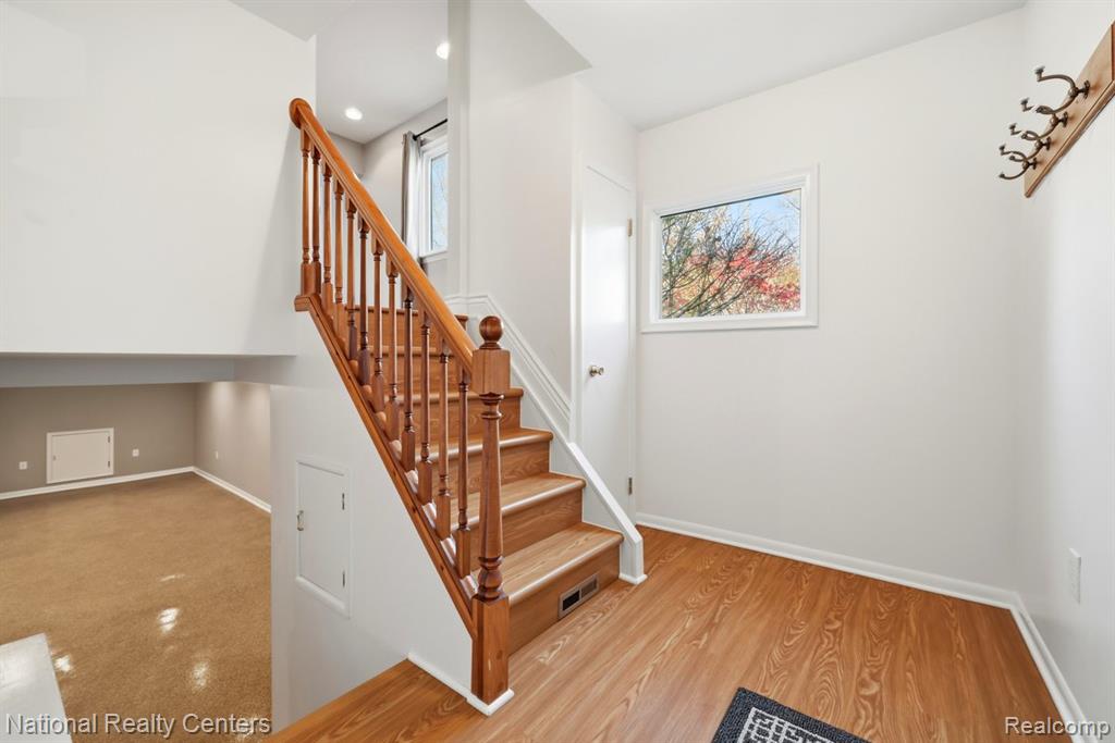 5595 Birdview Heights, Orchard Lake Village, MI 48324 — Photo 19