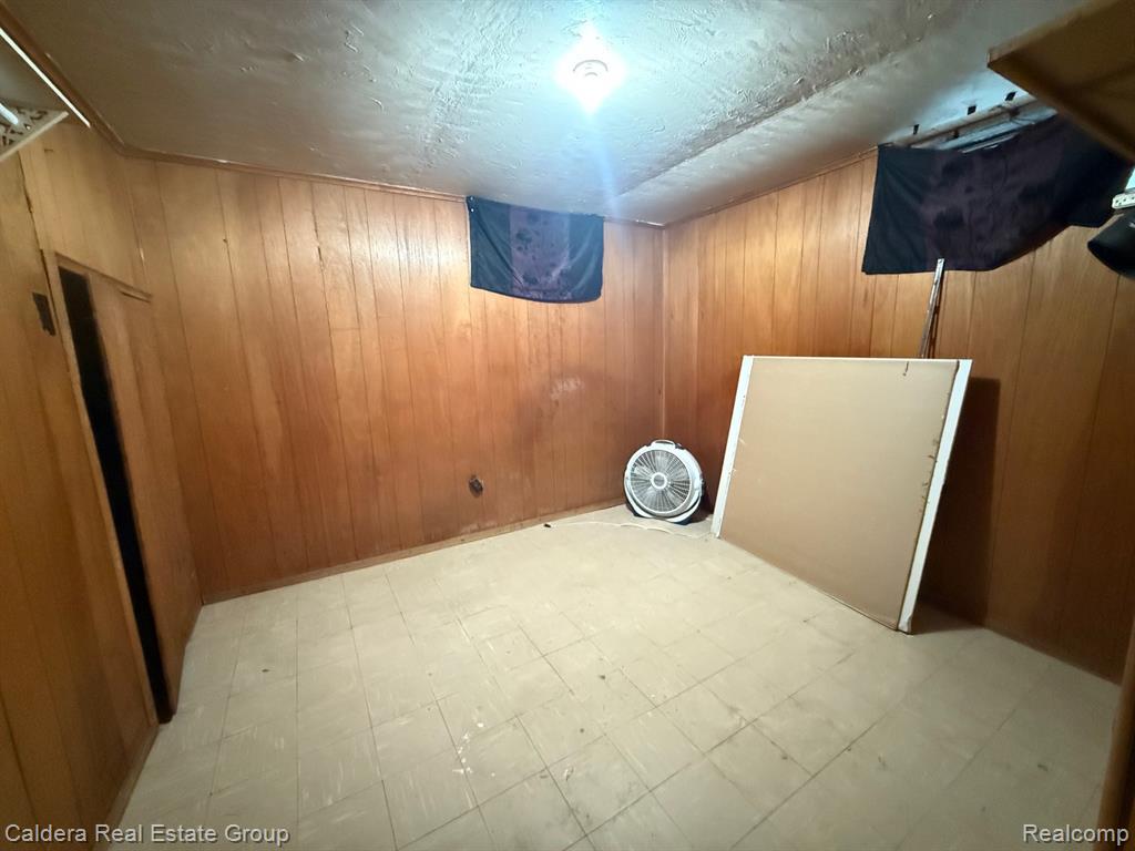733 Black Avenue, Flint, MI 48505 — Photo 14