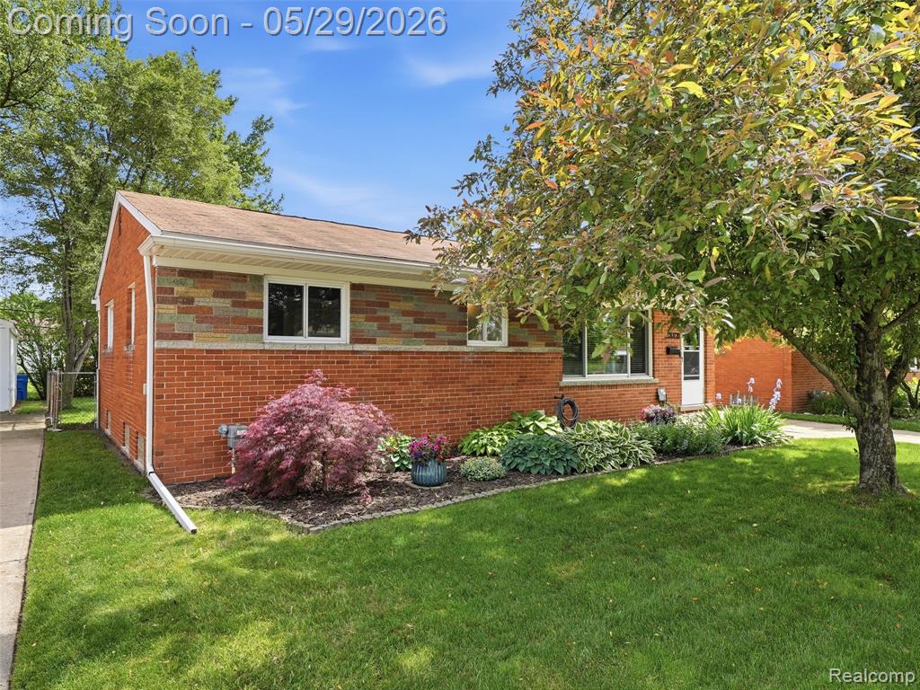 30728 Whittier Avenue, Madison Heights, MI 48071 — Photo 2