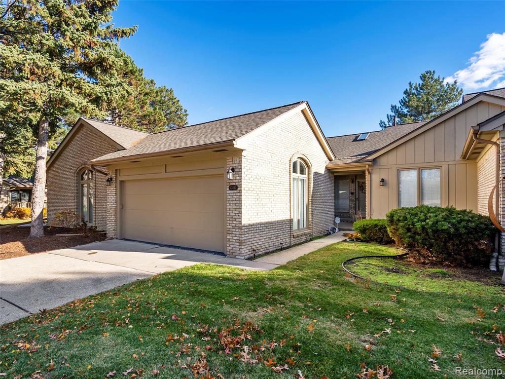 43043 W Kirkwood Drive, Clinton Twp, MI 48038 — Photo 2