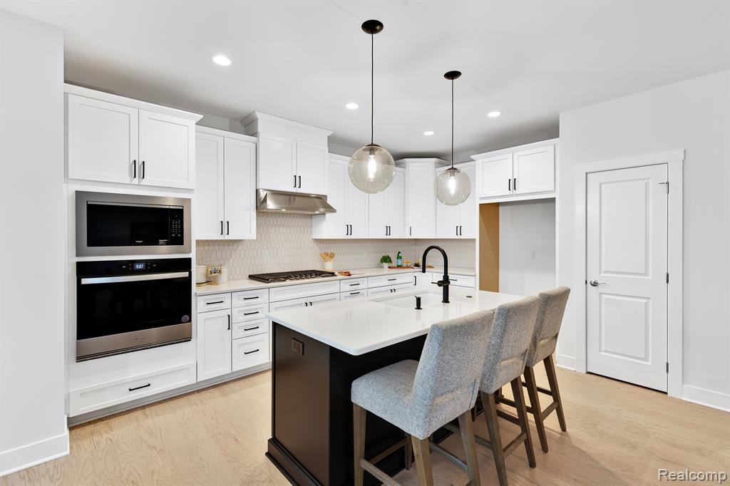 5560 HOBART, West Bloomfield, MI — Photo 2