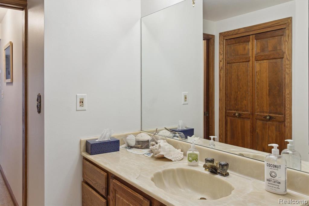 43050 12 Oaks Crescent Drive, 3044, Novi, MI 48377 — Photo 18