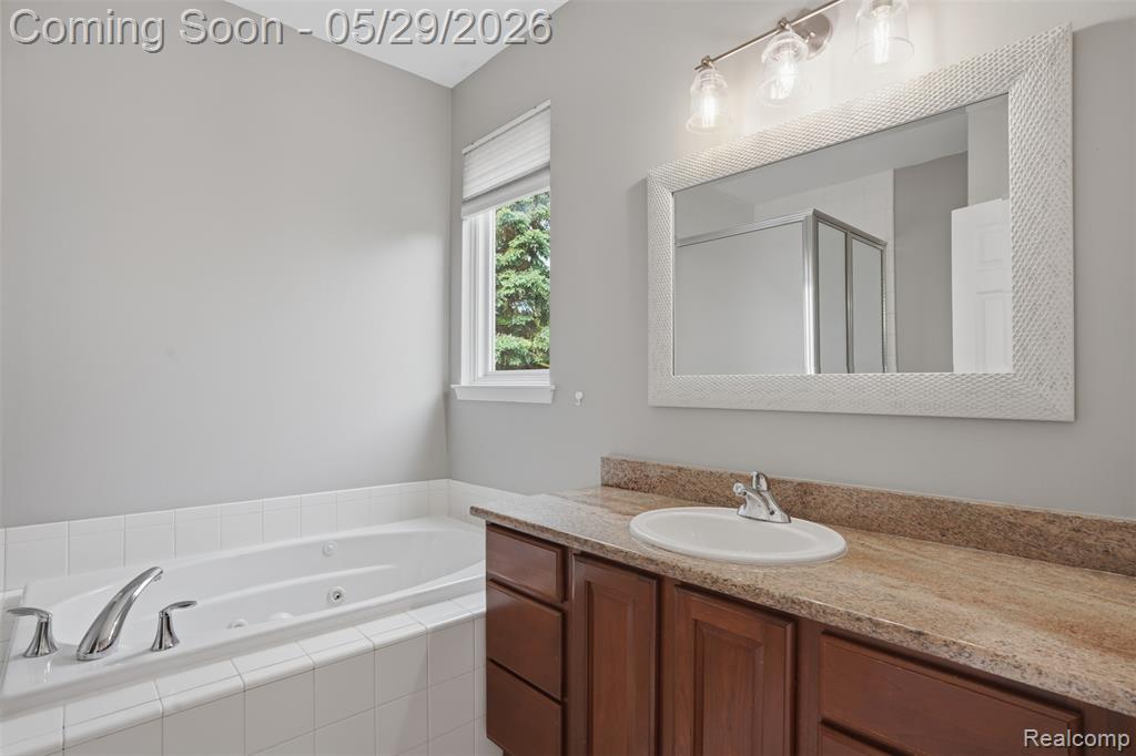 735 Kentbrook Drive, Commerce Twp, MI 48382 — Photo 29