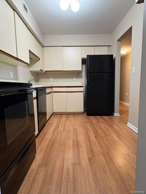 2465 Riverside Drive, 212, Trenton, MI 48183 — Photo 10
