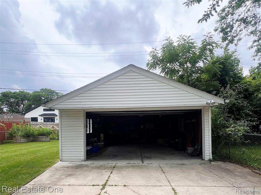 4217 Crooks Road, Royal Oak, MI 48073 — Photo 16