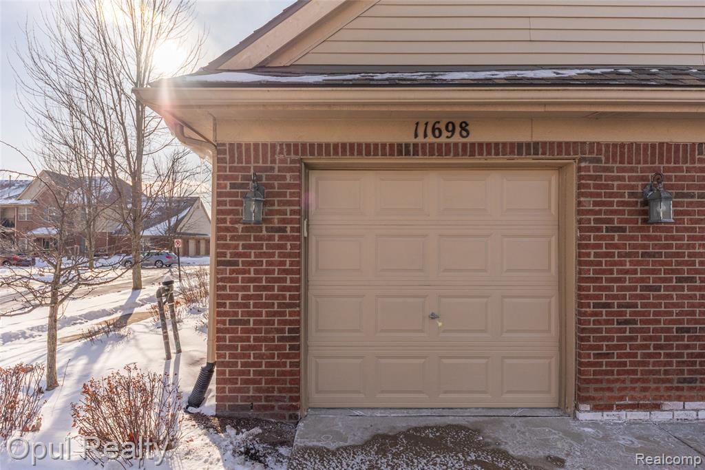 11698 Farmington Road, Livonia, MI, 48150